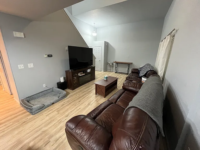 7476 Steward Ln — Photo 10