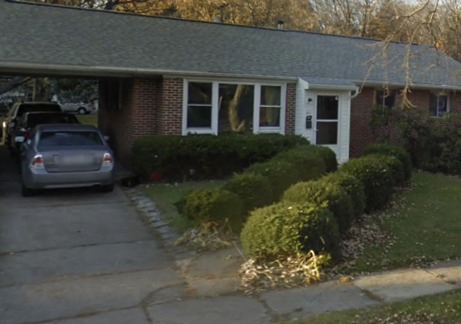 211 W Irvin Ave — Photo 1