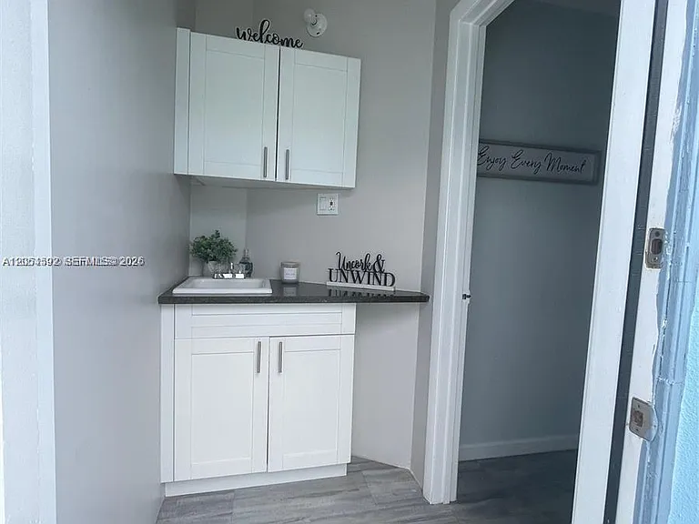 7521 Harbour Blvd #1 — Photo 2