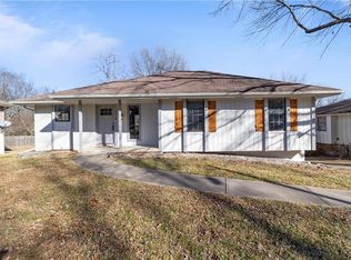 118 SE 2nd St, Blue Springs, MO 64014