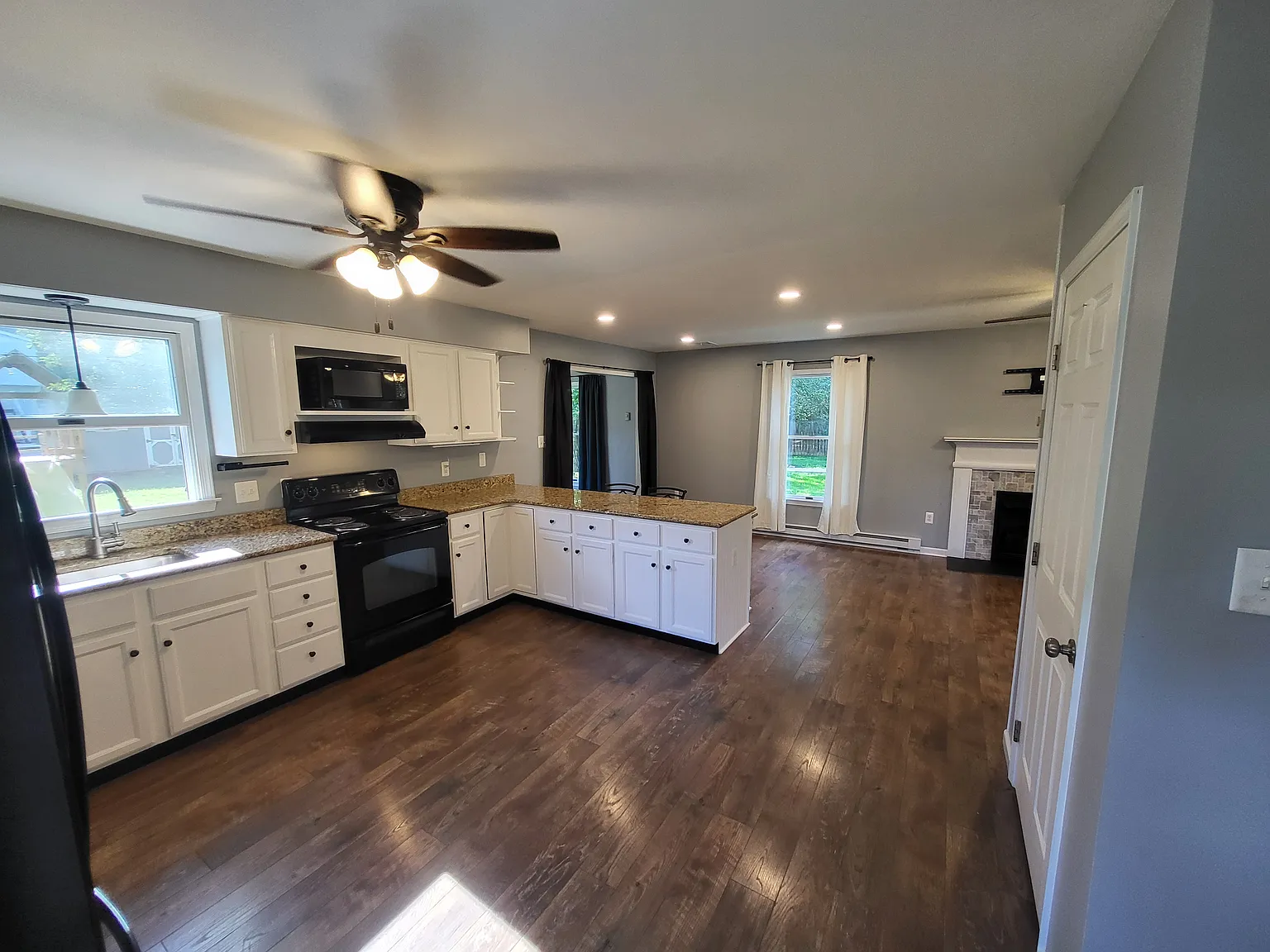 3 bed, 2.5 bath, 1608 sqft, $2,500 — Photo 4