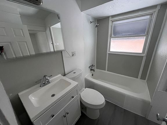 4th image of 4302 W 30th St Unit 2