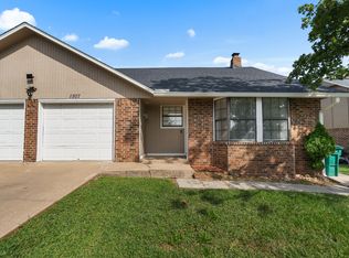 1507 S 12th St, Rogers, AR 72756