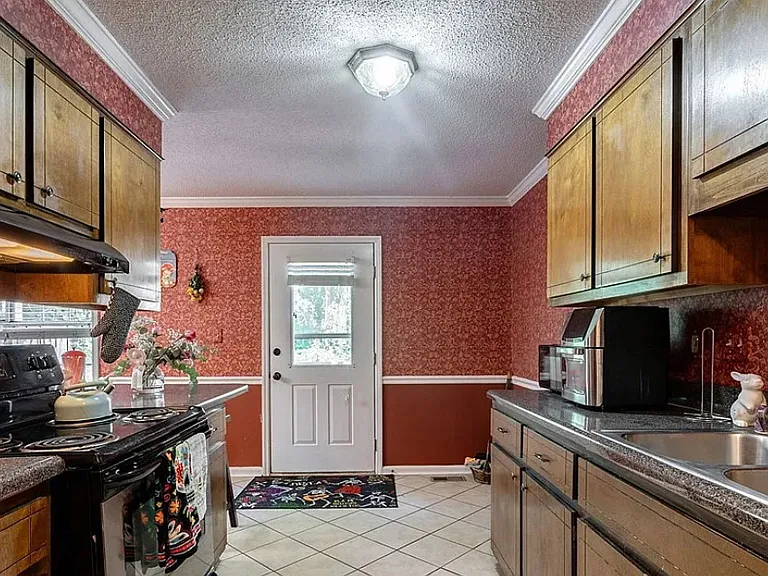 144 Tamara Ct — Photo 5