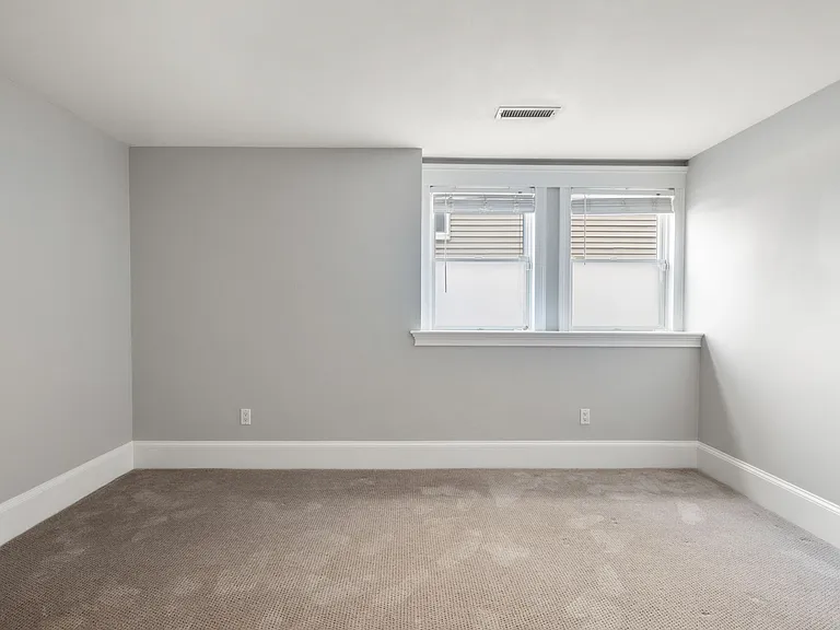 618-620 E 3rd St #1 — Photo 28