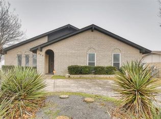 502 Woodcastle Dr, Garland, TX 75040