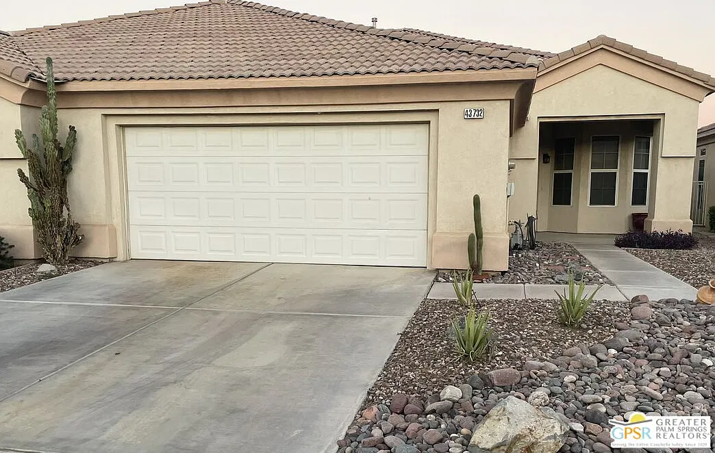 2 bed, 2.0 bath, 1382 sqft, $5,000 — Photo 1