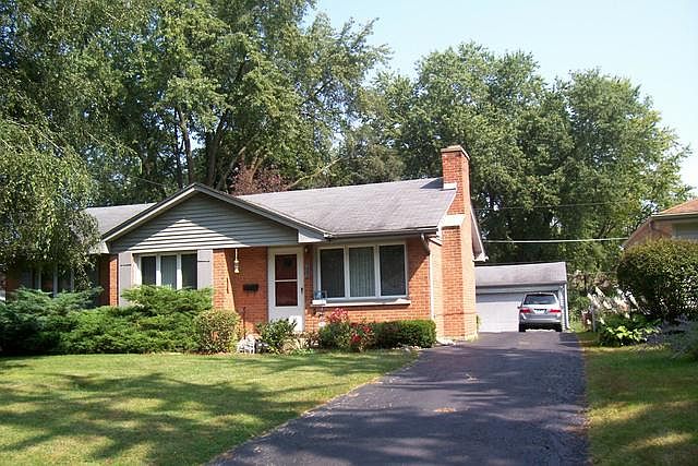 1st image of 615 Oakwood Dr