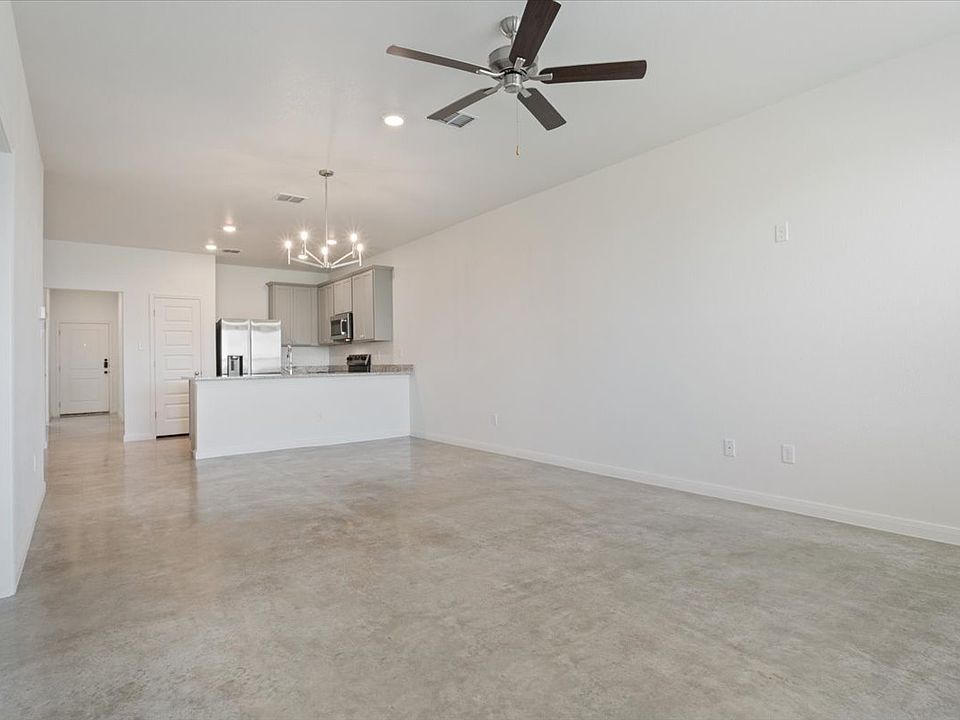 Dining/living/island/kitchen