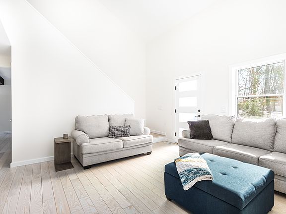 3rd image of 7 Country Ln