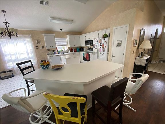 4th image of 28846 Burke Mill Pl