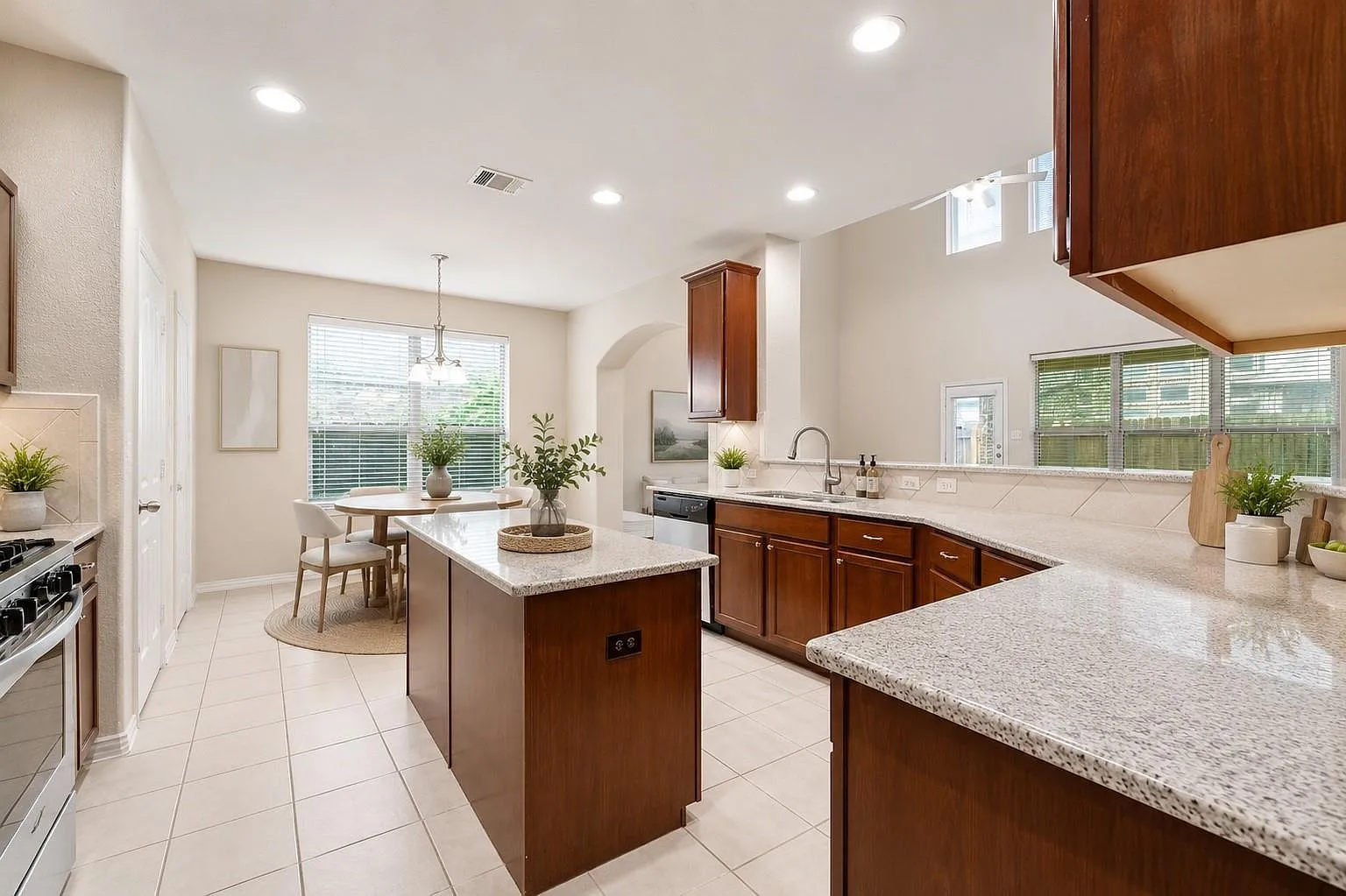 4 bed, 2.5 bath, 2602 sqft, $2,500 — Photo 2