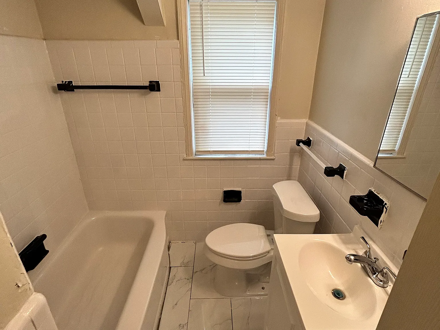 3 bed, 1000 sqft, $1,100 — Photo 4