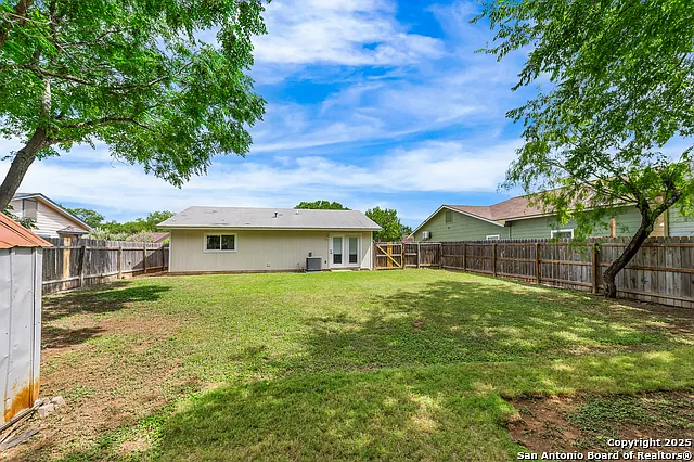 3 bed, 1.0 bath, 1172 sqft, $1,550 — Photo 4