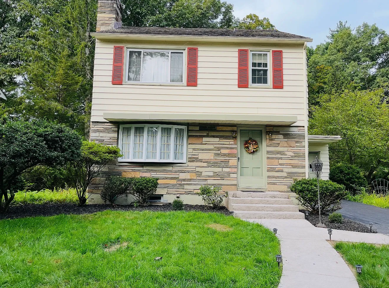 3 bed, 1344 sqft, $2,000 — Photo 1