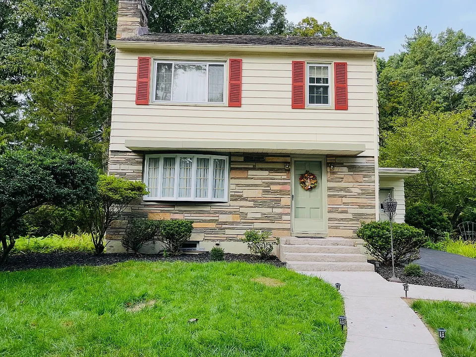 92 Elmcrest Dr