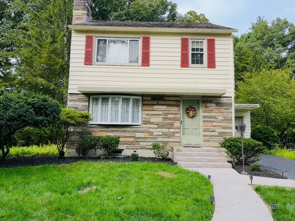 92 Elmcrest Dr, Dallas, PA 18612