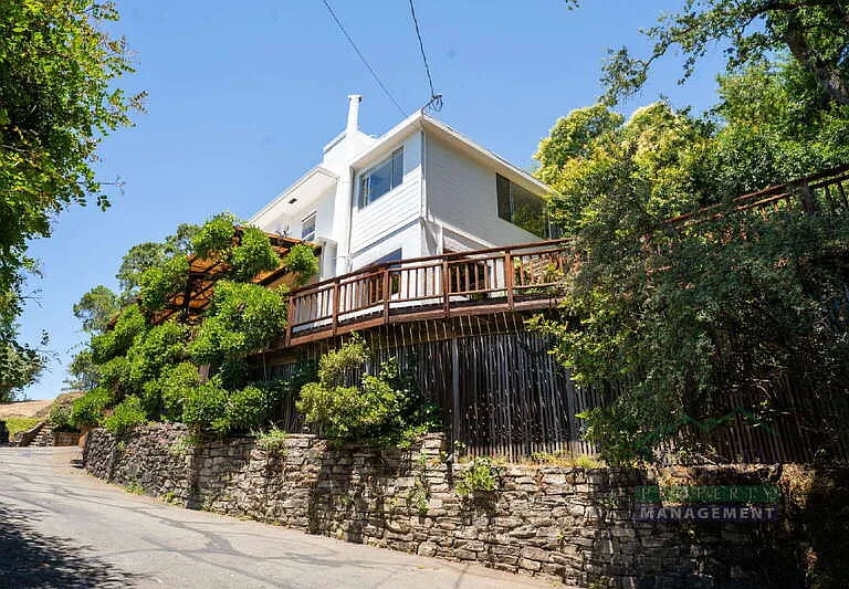 2 Ahrens Ln — Photo 27