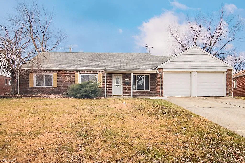707 Willow Dr photo 1