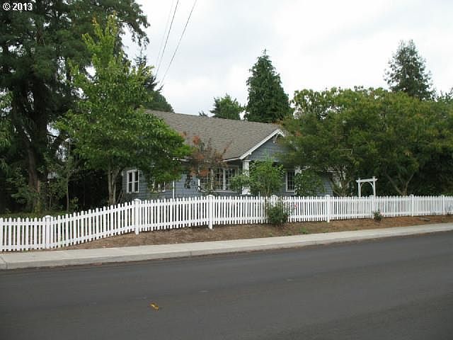 1st image of 2126 E McLoughlin Blvd