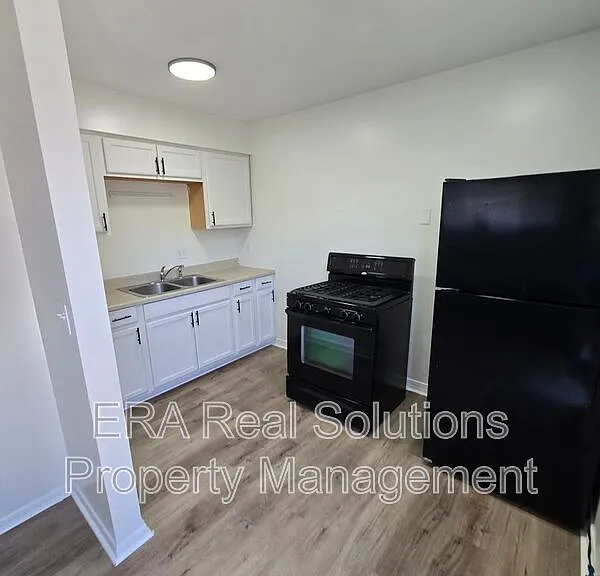 1911 Denune Ave #D — Photo 6