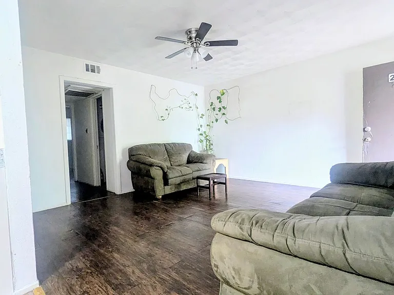 4810 Gaston Ave — Photo 15