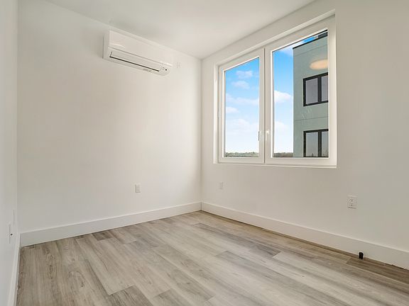 4th image of 1634 Church Ave APT 4G