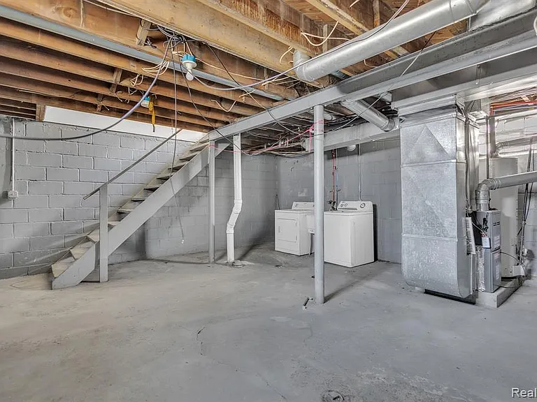 764 Woodmere St — Photo 19