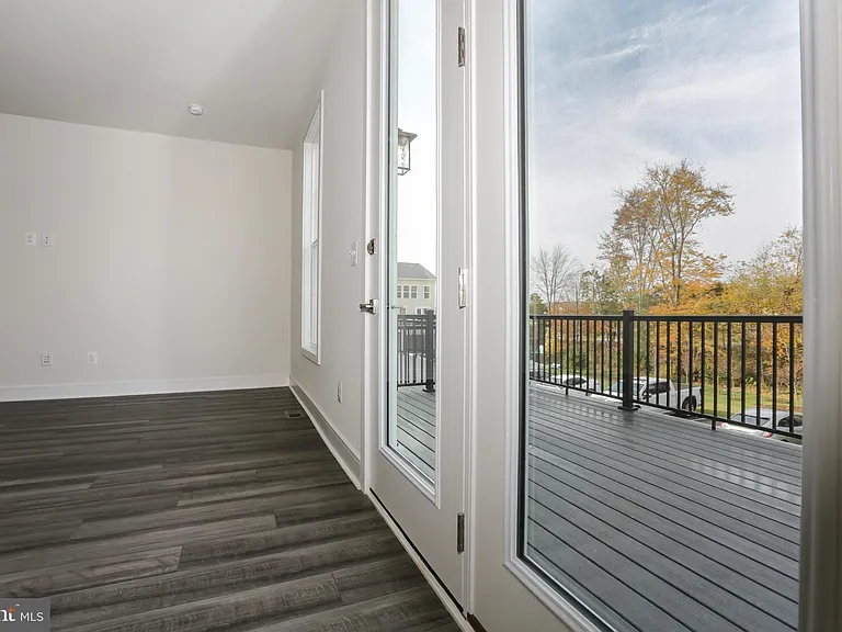 6722 Upland Manor Dr — Photo 12