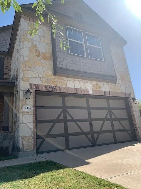 3 bed, 2.5 bath, 2177 sqft, $2,200 — Photo 2