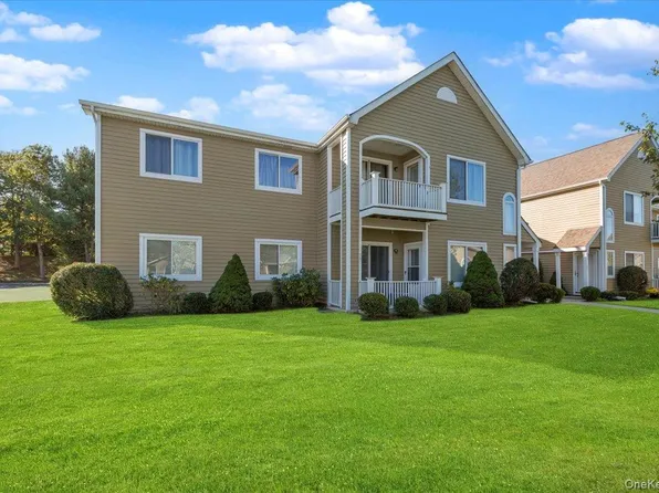 75 Eric Drive, Middle Island, NY 11953