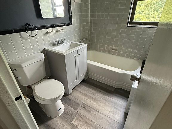 4th image of 425 Mount Prospect Ave APT 410