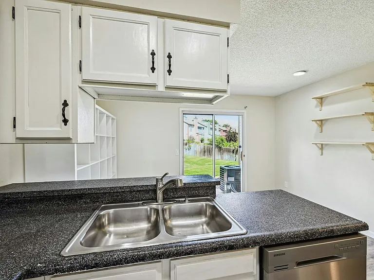 1732 S Blackhawk Way #C — Photo 8