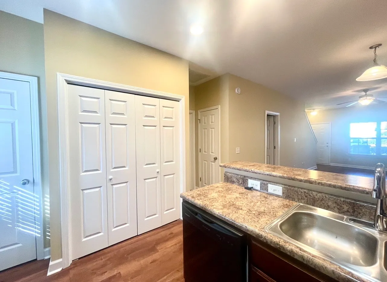 3 bed, 2.5 bath, $1,850 — Photo 4