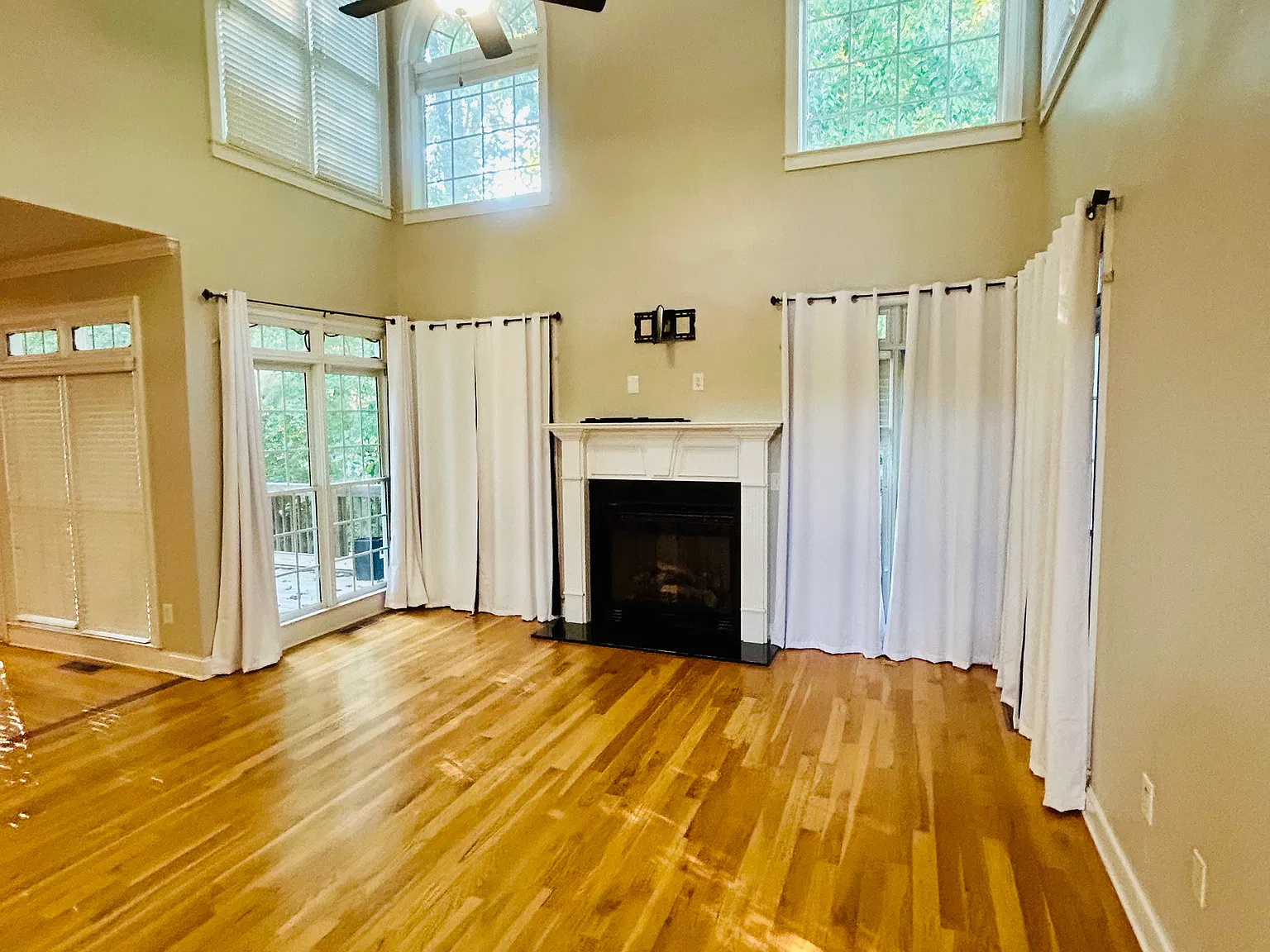 5 bed, 3530 sqft, $3,200 — Photo 3