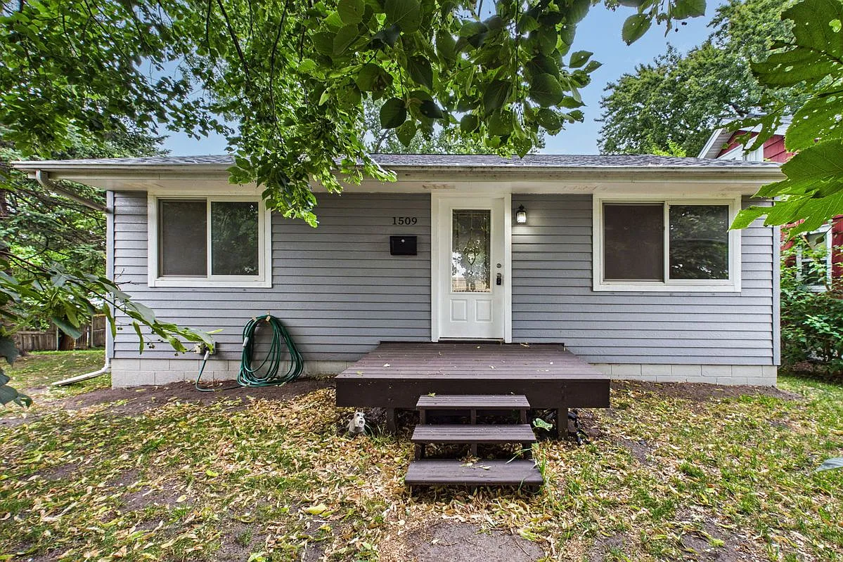 3 bed, 1.0 bath, 1468 sqft, $2,150 — Photo 1