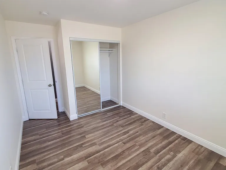 445 25th St #3 — Photo 13