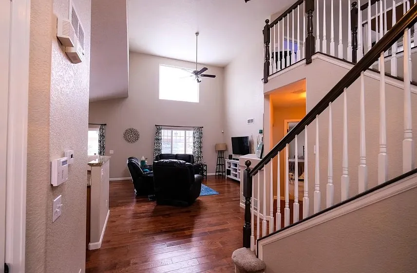 5 bed, 2821 sqft, $3,495 — Photo 2