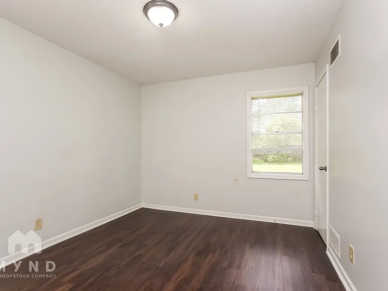 2274 Ashland Dr — Photo 16