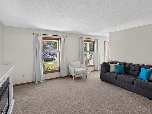 5th image of 125 Queen Anne Cir