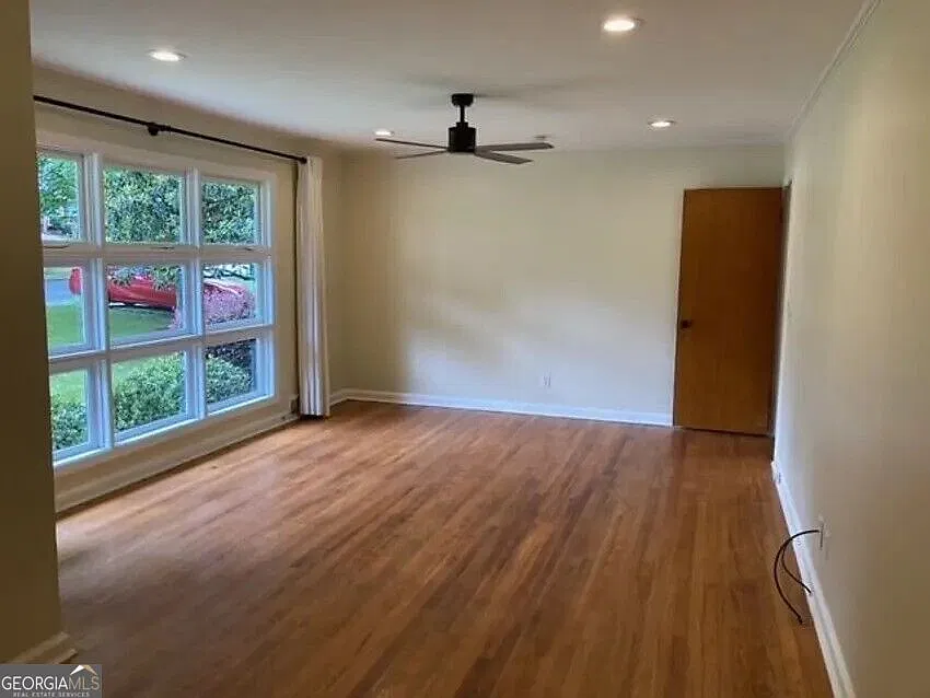 3 bed, 1.0 bath, 1080 sqft, $2,100 — Photo 3