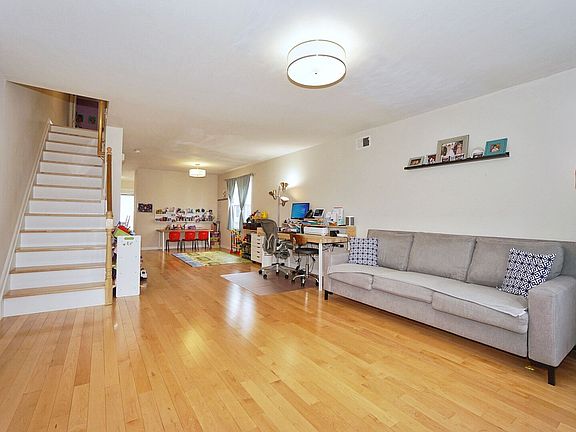 3rd image of 51 Marine Way