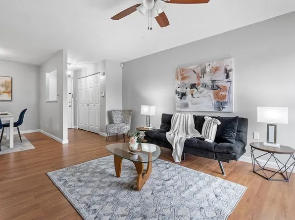 59 Highland Glen Dr APT 303, Randolph, MA 02368
