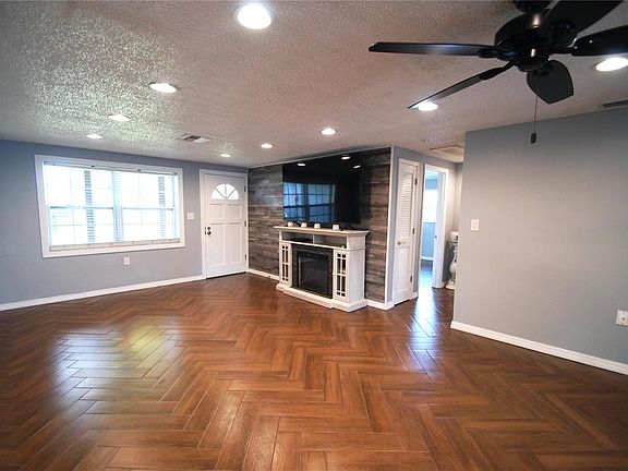 5th image of 3622 Holiday Lake Dr
