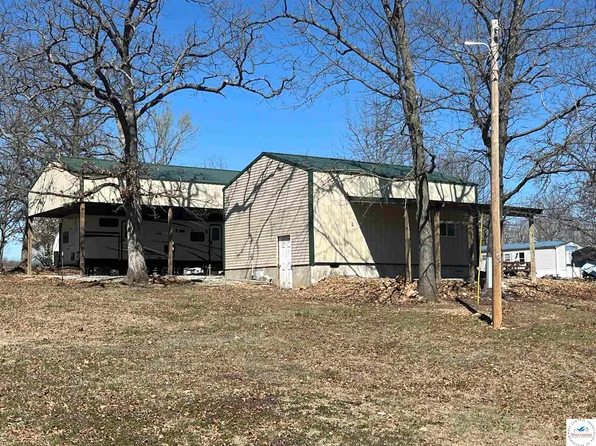 10626 Oletzki Ln, Clinton, MO 64735