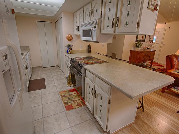 4th image of 4956 Oak Dr