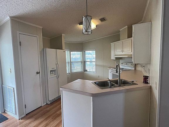 3rd image of 126 W Sterling Way #128