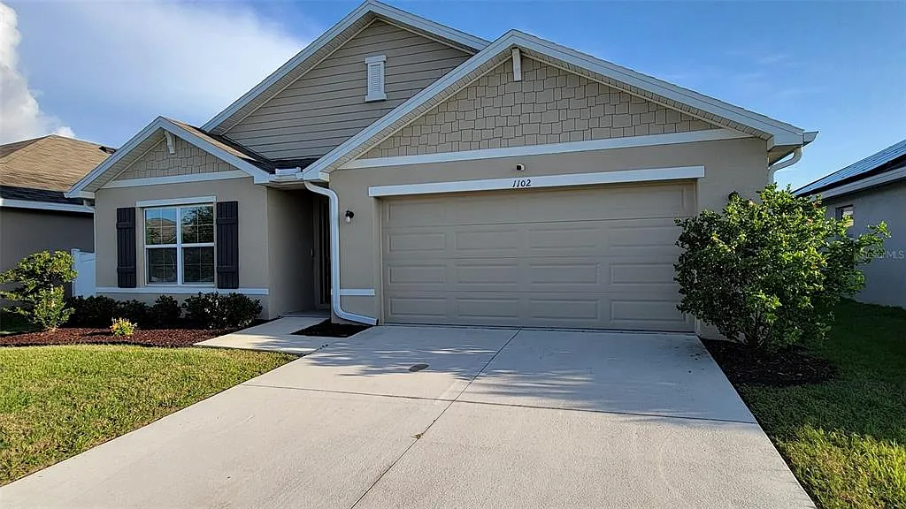 4 bed, 2.0 bath, 1934 sqft, $2,400 — Photo 1
