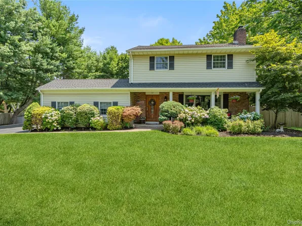 53 Quaker Path, Stony Brook, NY 11790
