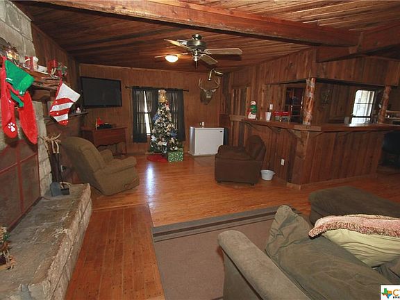 3rd image of 608 E Avenue G
